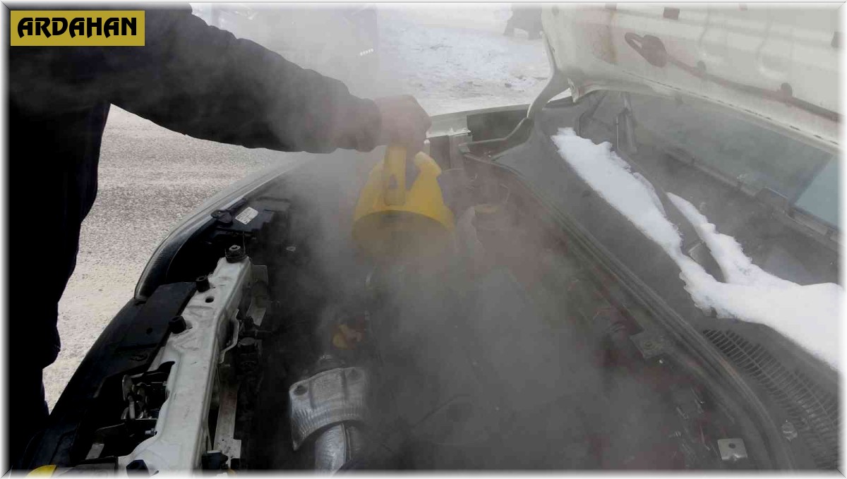 Ardahan eksi 16 derece: Araçlar soğuktan çalışmadı