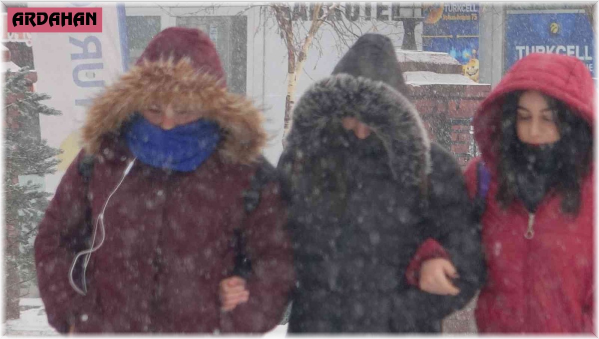 Ardahan güne karla uyandı