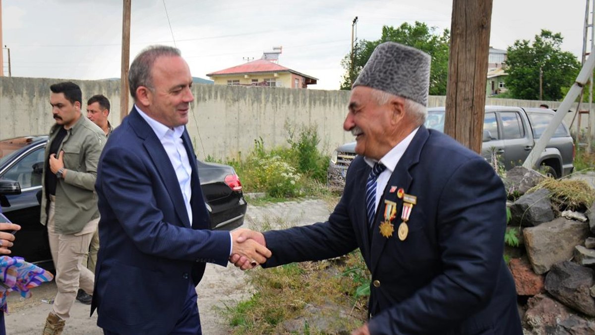 Ardahan ile Kars'ta şehit aileleri ve gaziler bayramda da unutulmadı