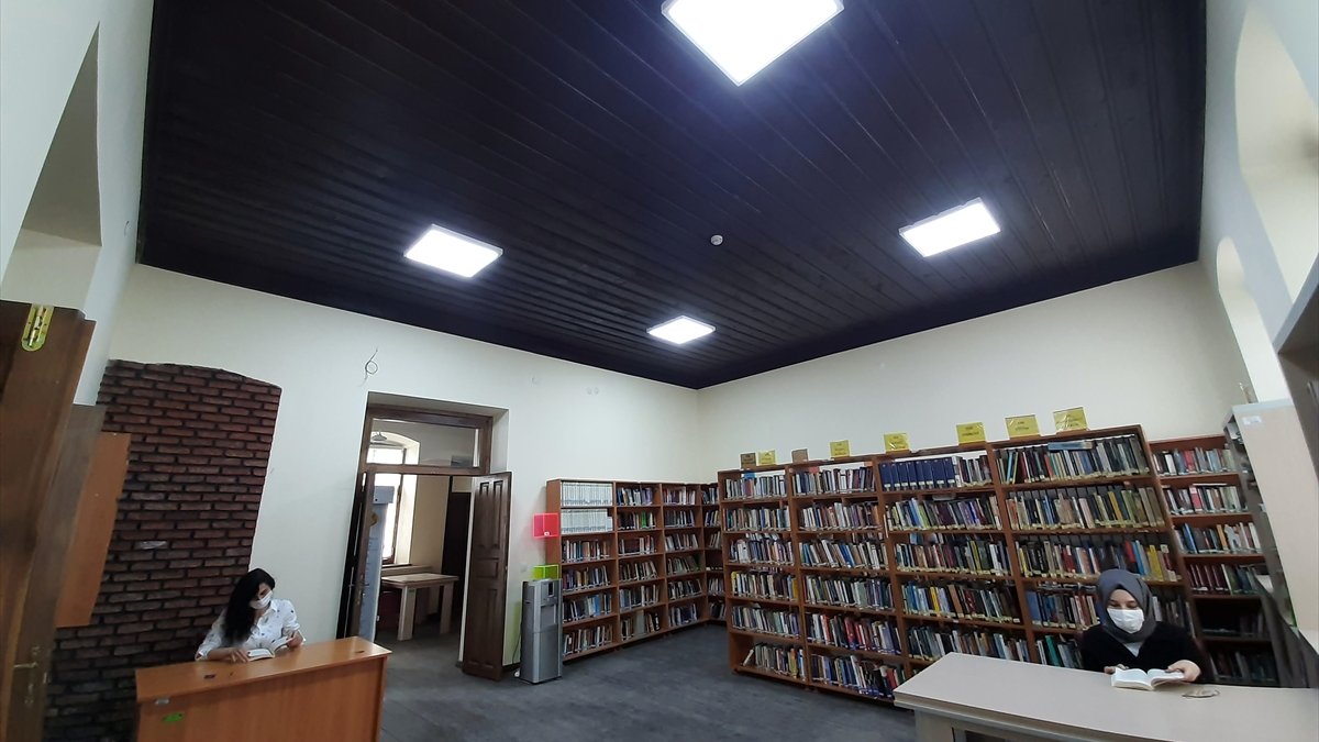 Ardahan'ın sembolü olan tarihi kütüphanede yeni dönem sevinci