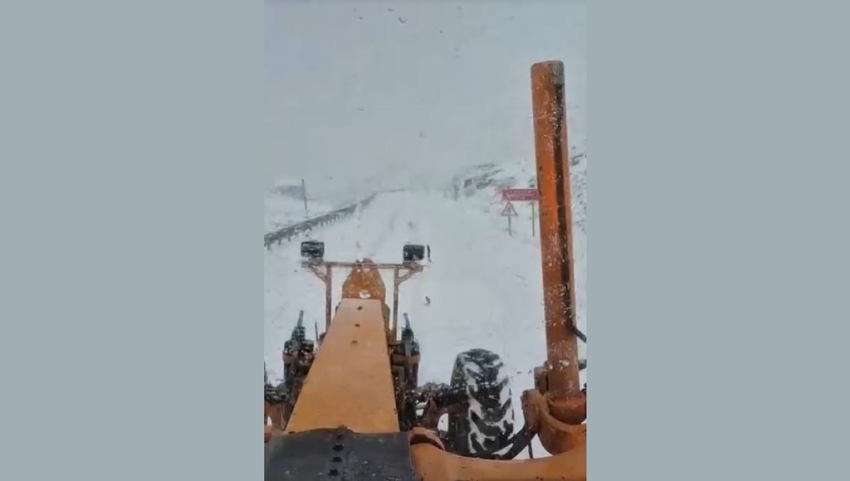 Ardahan'ın yüksek kesimleri beyaza büründü