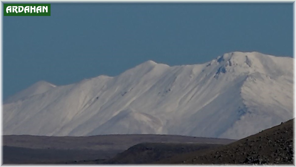 Ardahan'ın yüksek kesimleri karla kaplandı