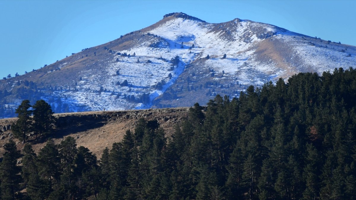 Ardahan'ın yüksek kesimleri yeniden karla kaplandı