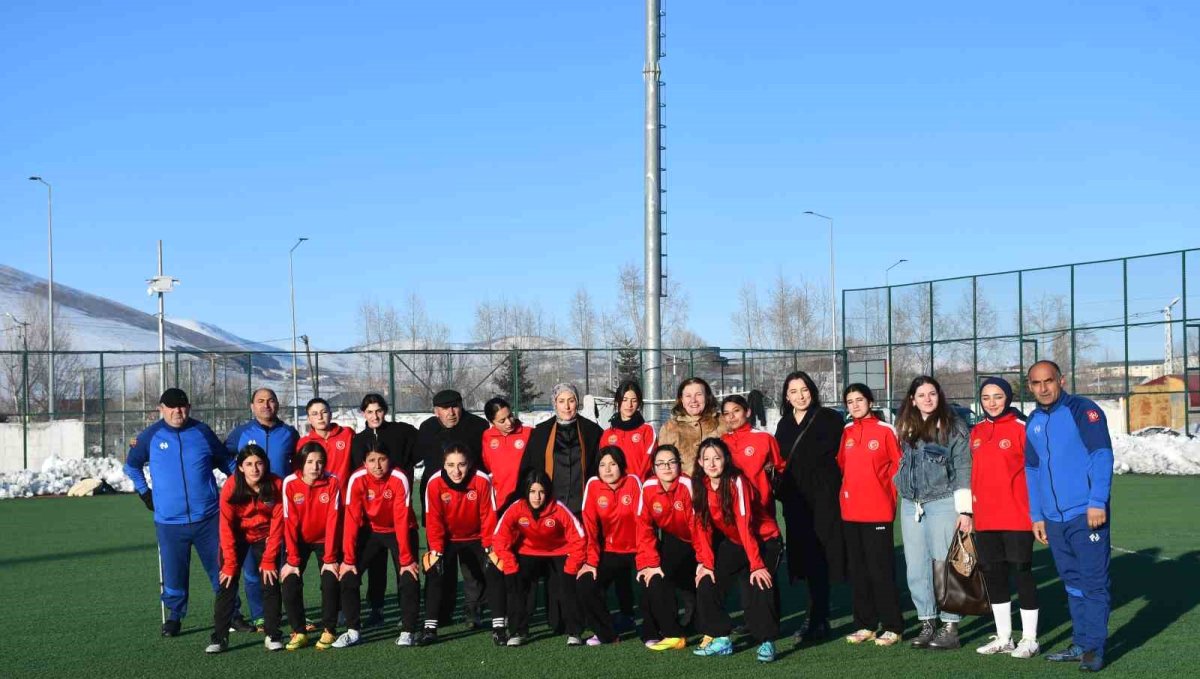 Ardahan Kura Kadın Futbol Takım'ının yeni başkanı Songül Çelik oldu