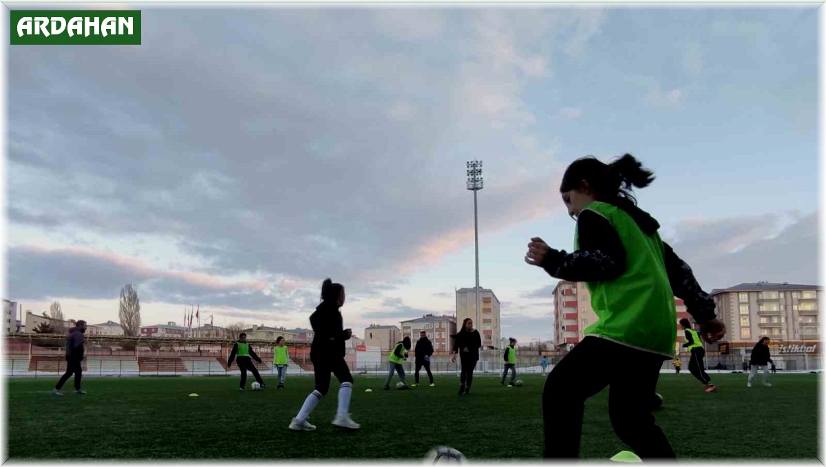 Ardahan Kura Spor Kadın Futbol Takımı hazırlıklarını sürdürüyor