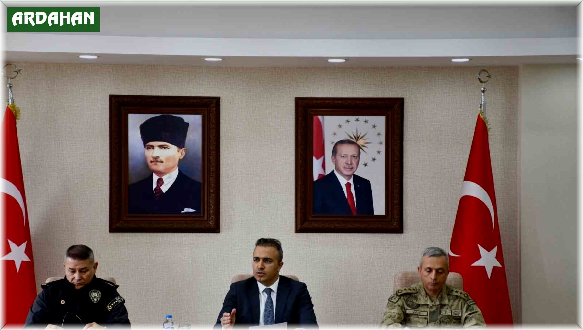 Ardahan Valisi Çiçek, 2023 ile 2024'ün ilk 2 ayındaki asayiş verilerini paylaştı