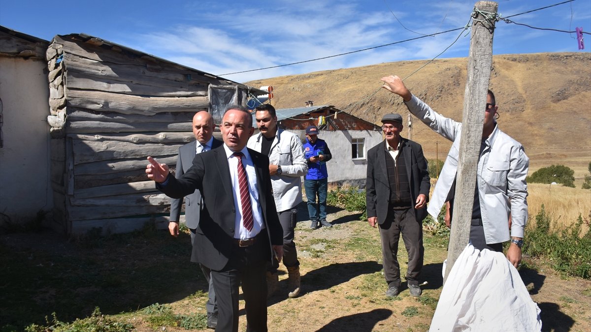 Ardahan Valisi Öner, depremden etkilenen köylerde inceleme yaptı: