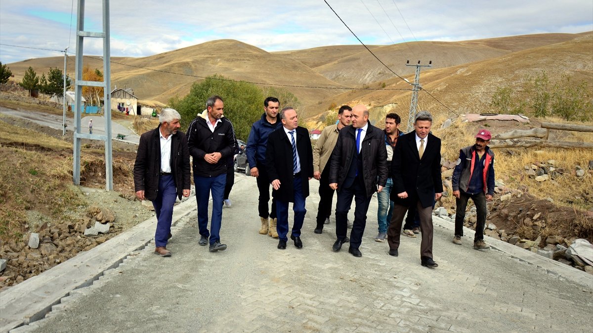 Ardahan Valisi Öner, depremden etkilenen köylerdeki çalışmaları inceledi