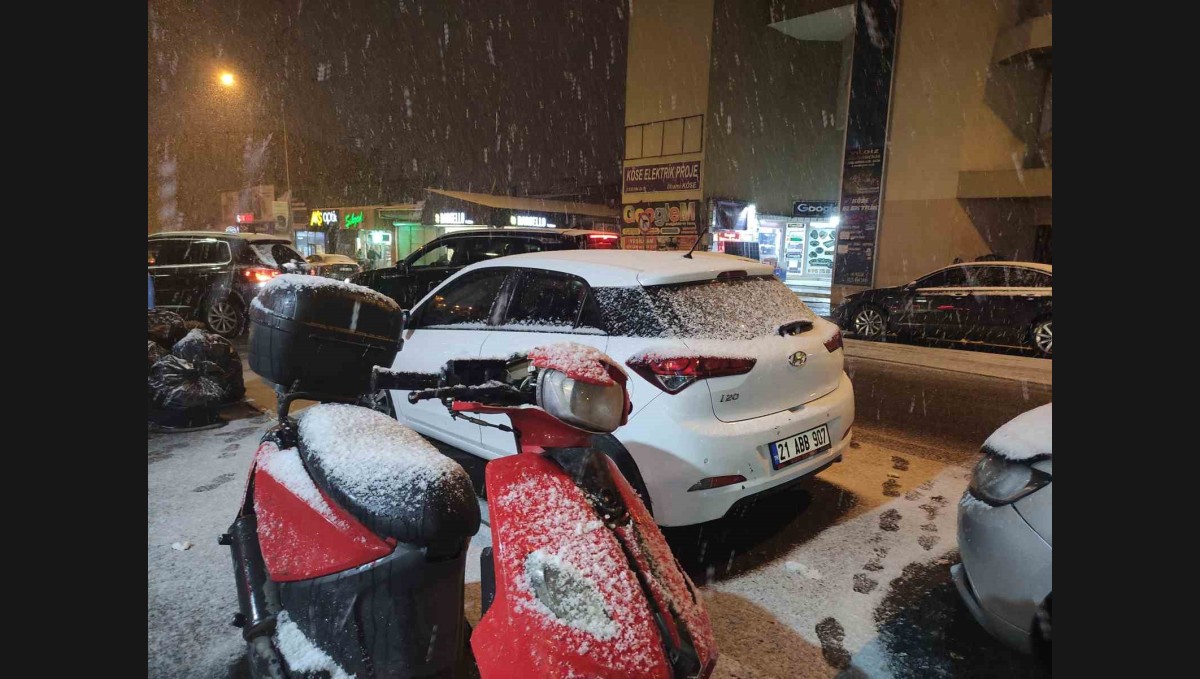 Ardahan yağan karla beyaza büründü