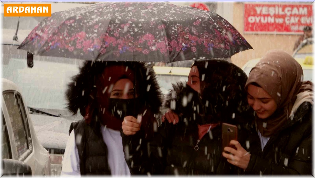 Ardahan yağan karla beyaza büründü