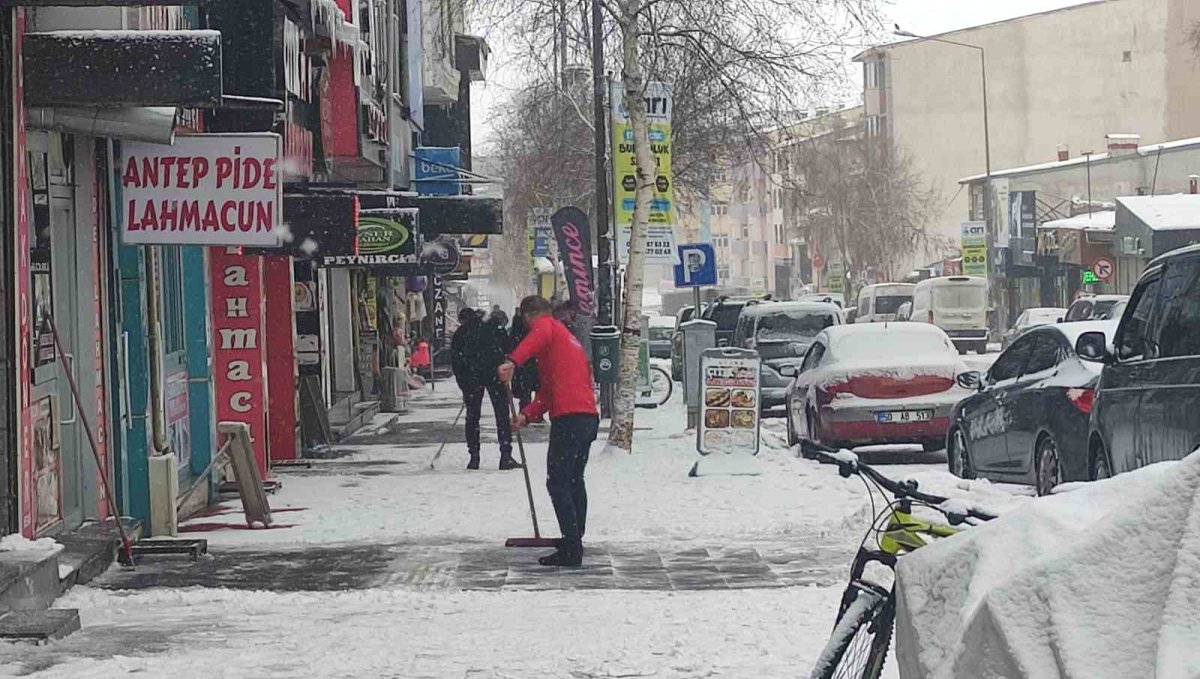 Ardahan yeniden beyaza büründü
