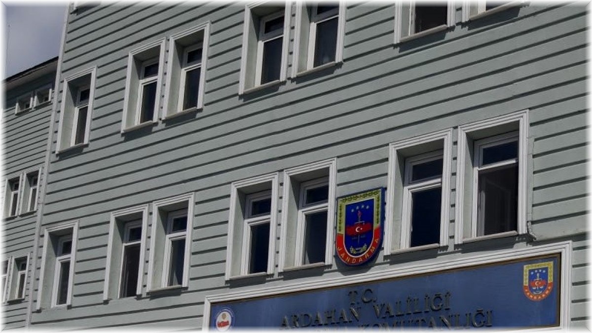 Ardahan’da terör örgütü PKK üyesi olduğu iddia edilen zanlı yakalandı