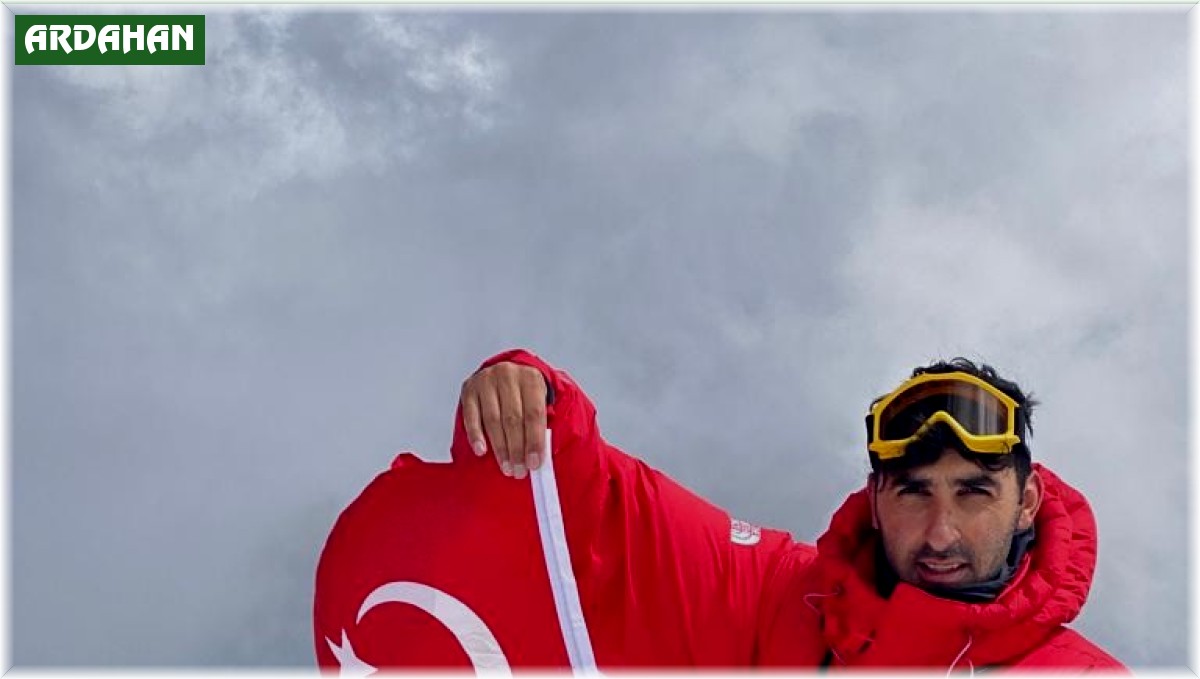 Ardahanlı dağcılar Gürcistan'ın en yüksek dağına çıktı