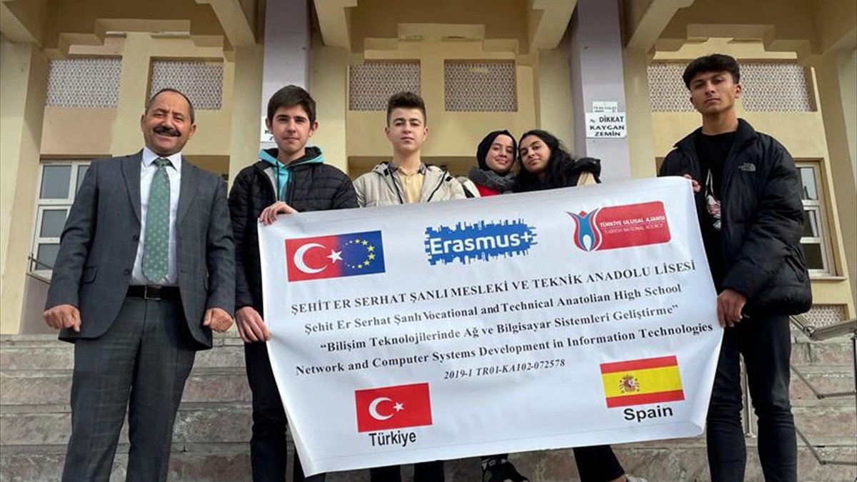 Ardahanlı öğrenciler Barselona'da staj yapacak