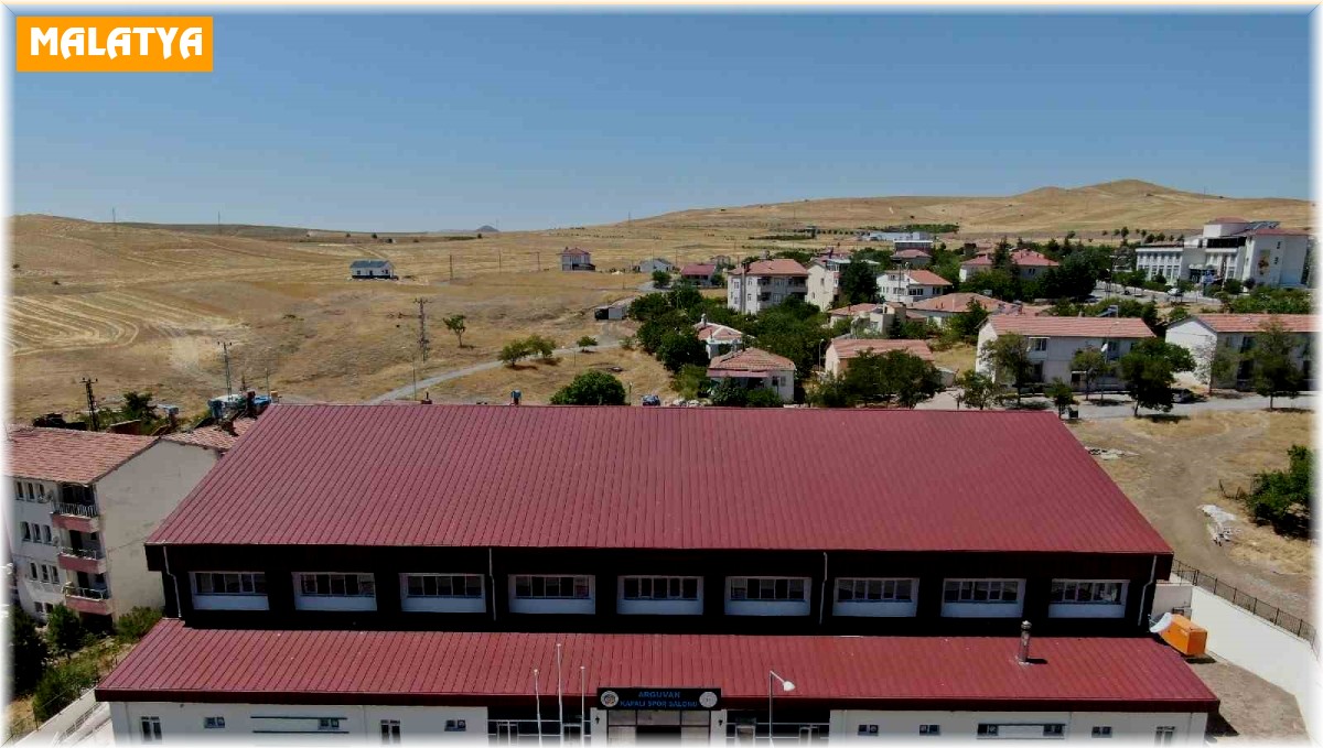 Arguvan'da 500 seyirci kapasiteli kapalı spor salonu tamamlandı