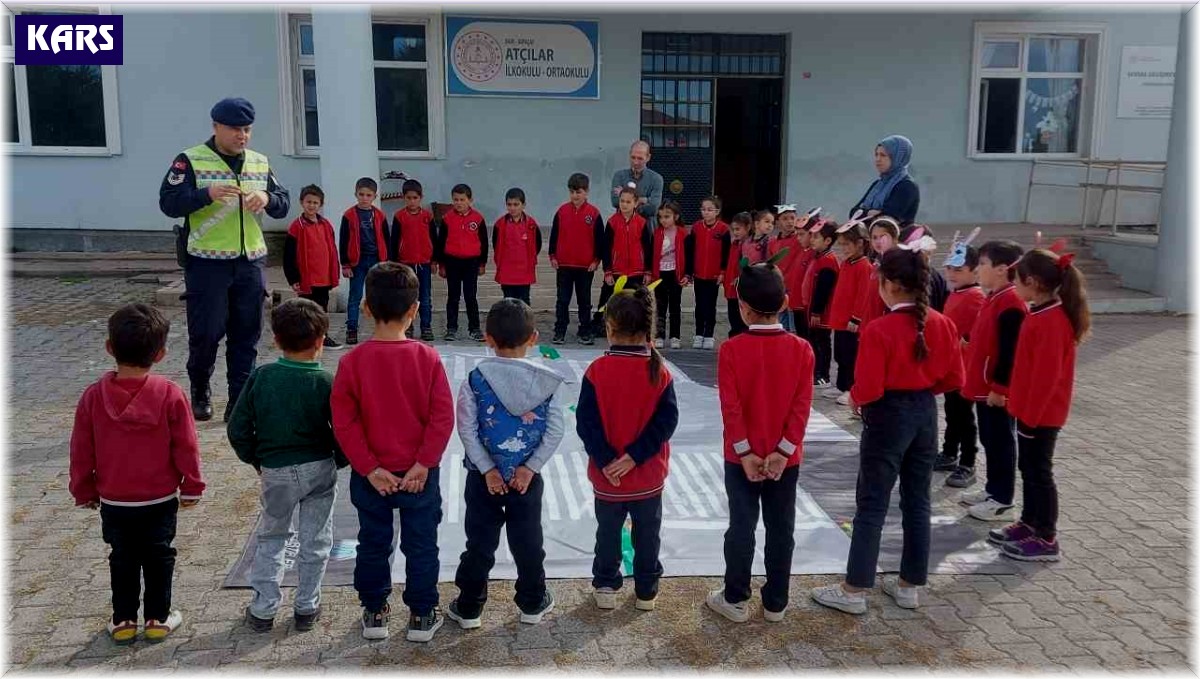Arpaçay'da öğrencilere jandarmadan trafik eğitimi