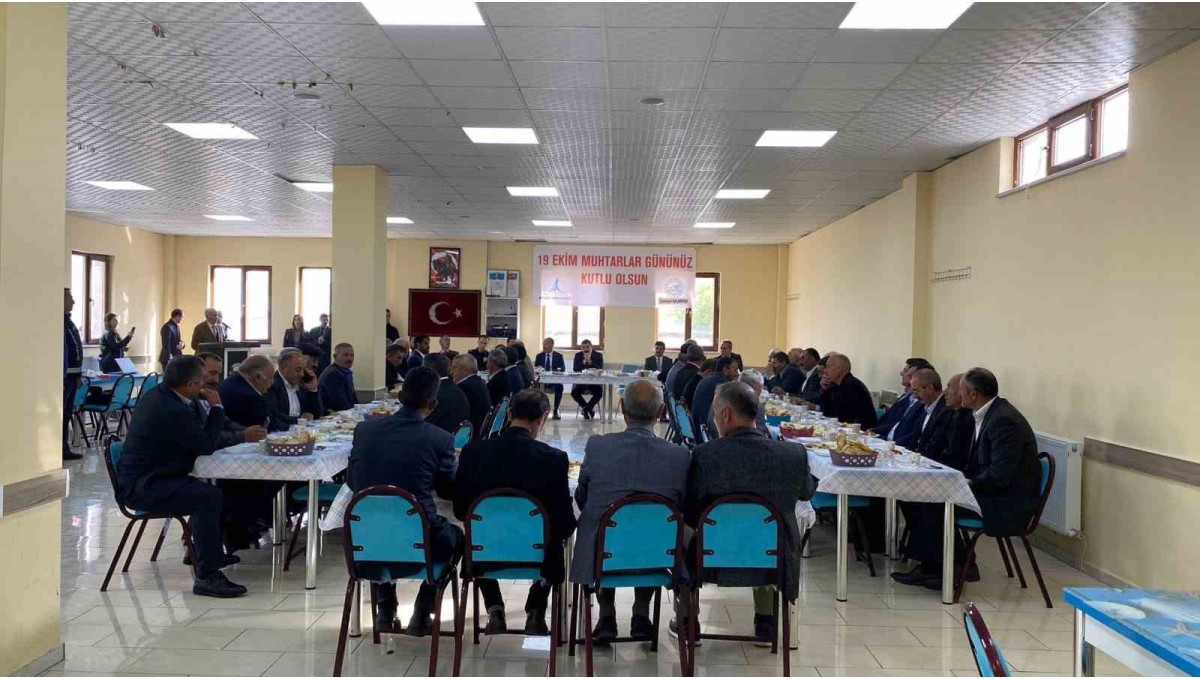 Arpaçay Kaymakamı Akköz muhtarlarla bir araya geldi