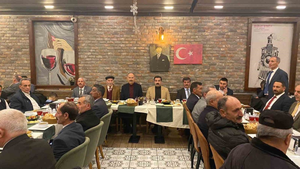 Arpaçay Kaymakamı Akköz, muhtarlarla iftar sofrasında buluştu
