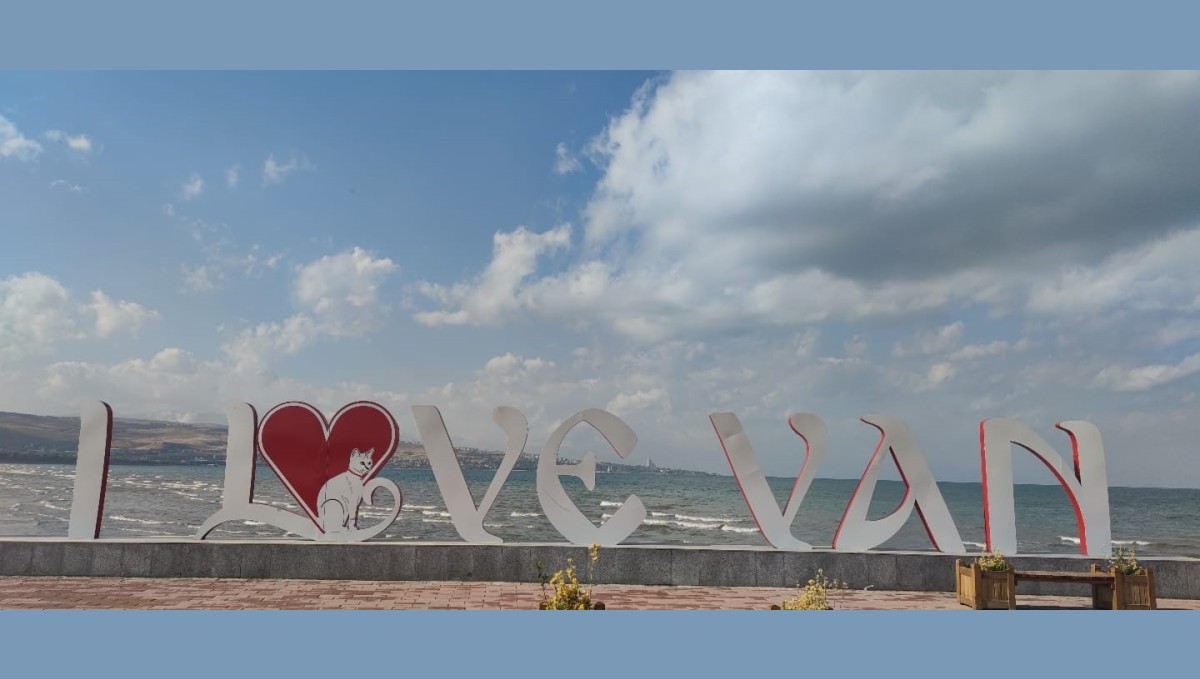 Artos Dağı'nın zirvesine mevsimin ilk karı düştü