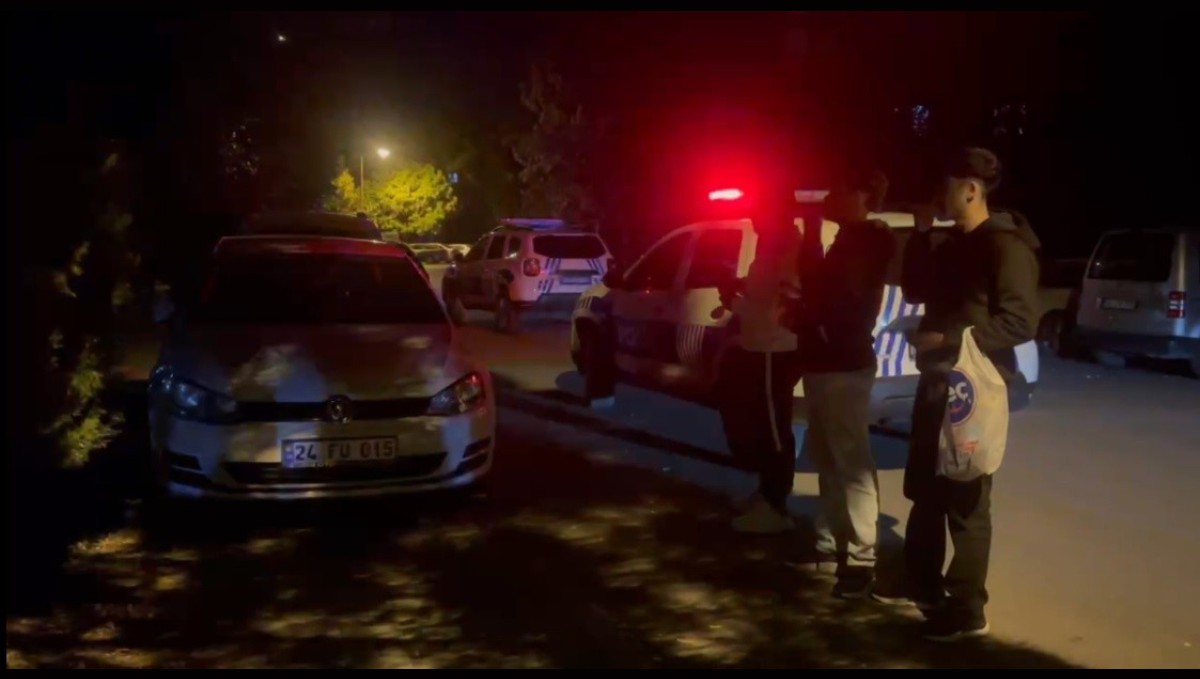 Asayiş olayını çekirdek çitleyerek izlediler