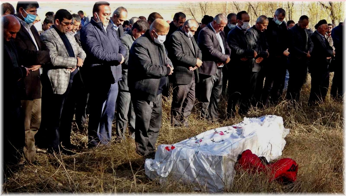 Aşı olmayan öğretmen korona virüse yenik düştü