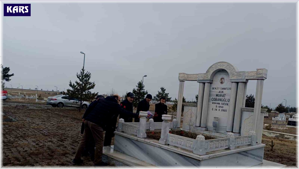 Aşık Murat Çobanoğlu Kars'taki mezarı başında anıldı