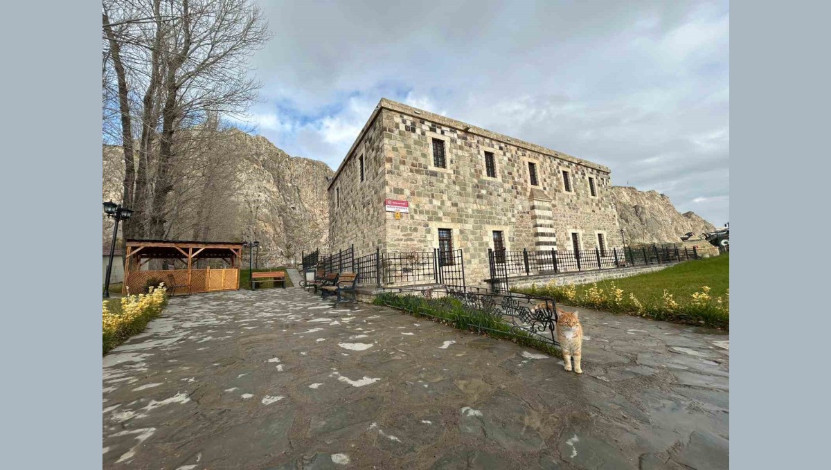 Asırların izini taşıyan Horhor Medresesi Camii, çevre düzenlemesiyle yeniden nefes aldı