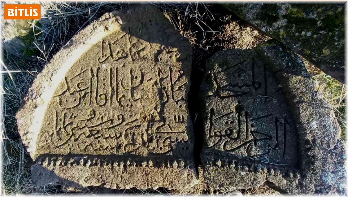 Asırlık Hazır Baba Türbesi göz göre göre yok oluyor