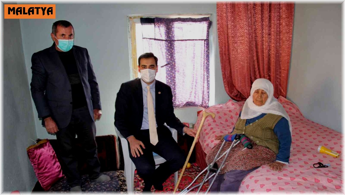 Asırlık Raziye nine duygulandı