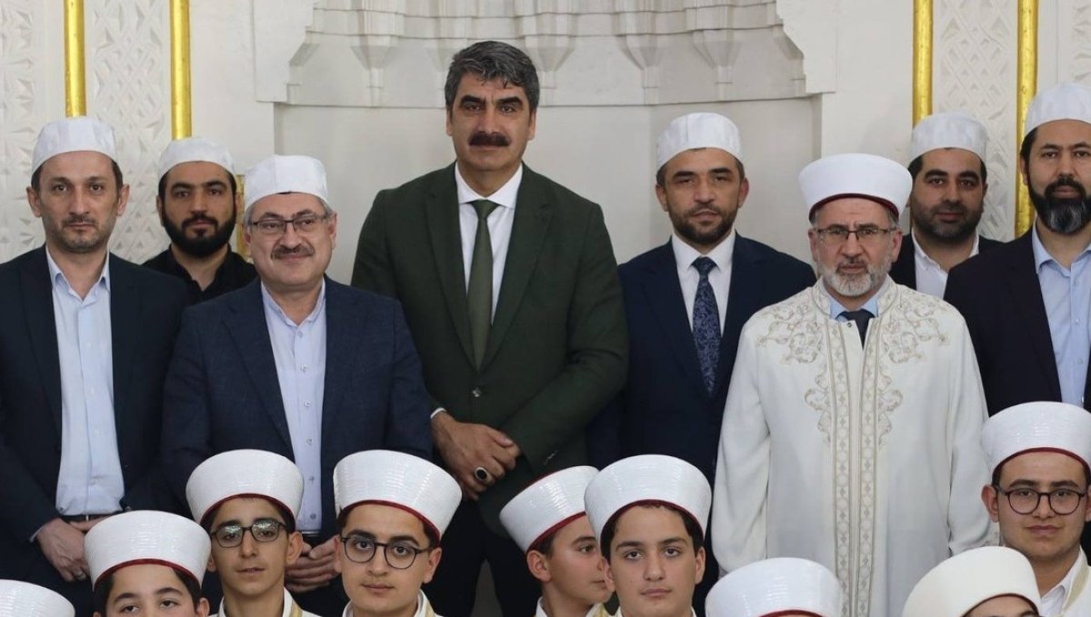 Aşkale'de 25 genç hafız icazetini aldı