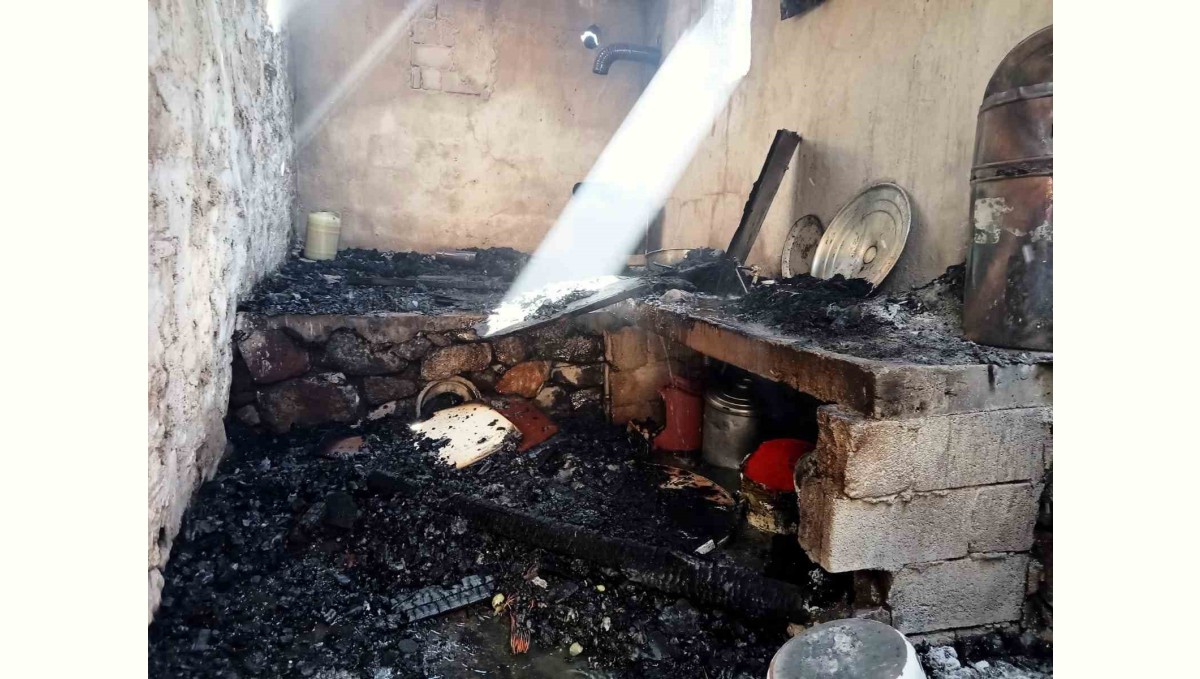 Aşkale'de korkutan yangın