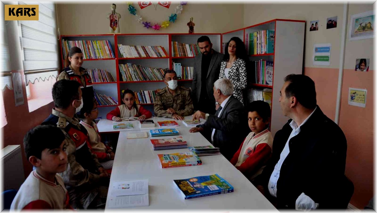 Asker selamıyla komutan karşıladı