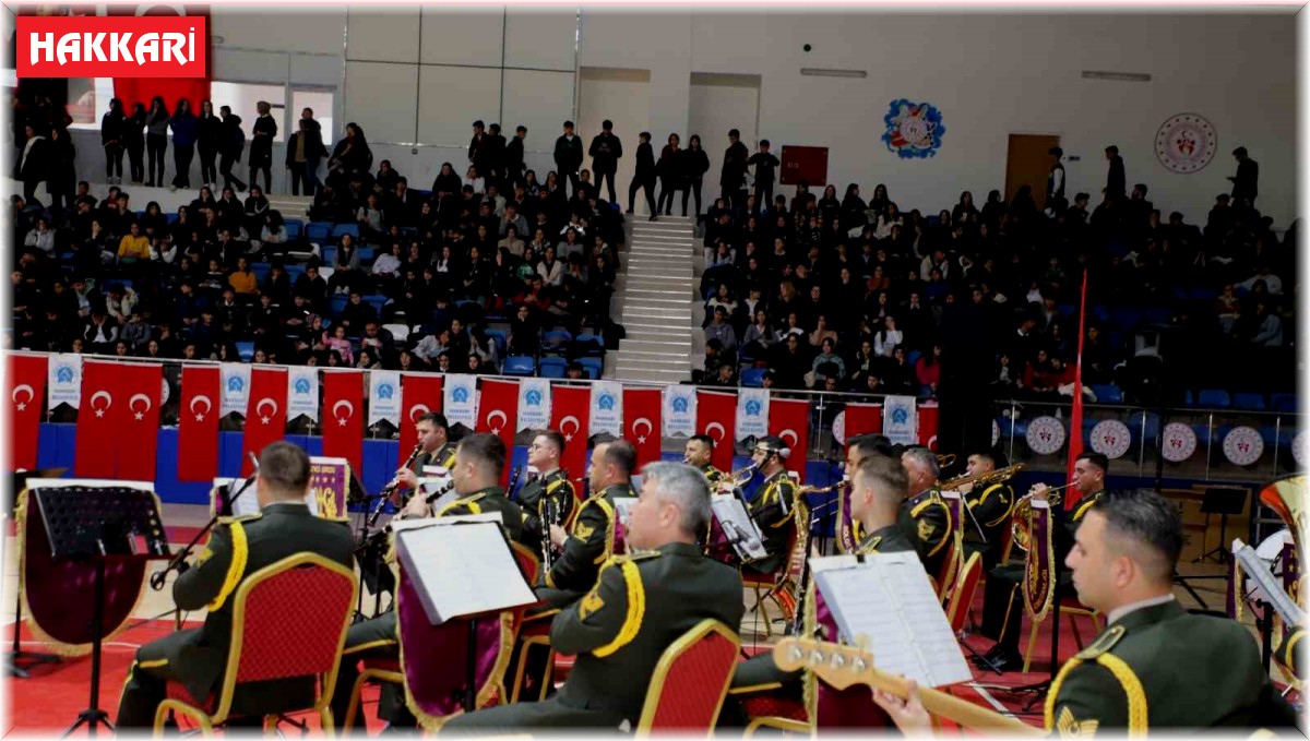 Askeri Bando Takımı Hakkari'de konser verdi