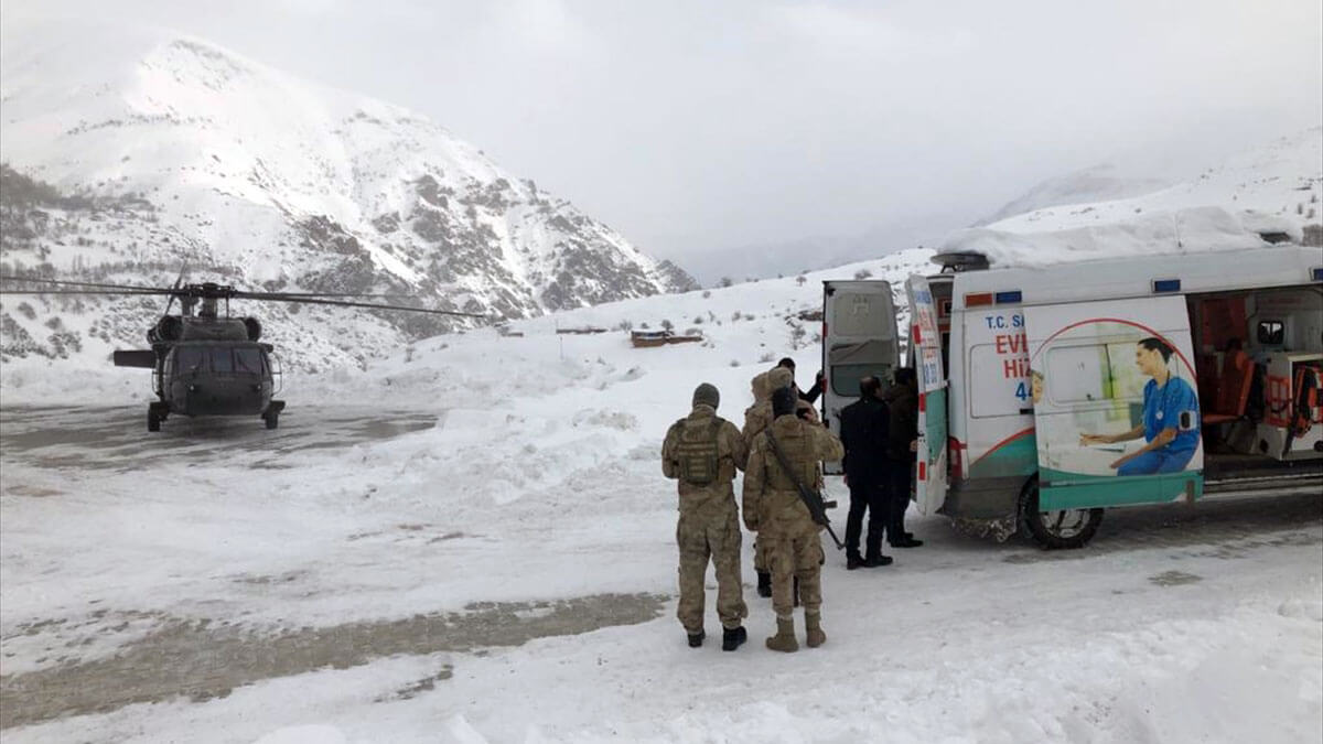 Askeri helikopter, diyaliz hastası kadın için havalandı