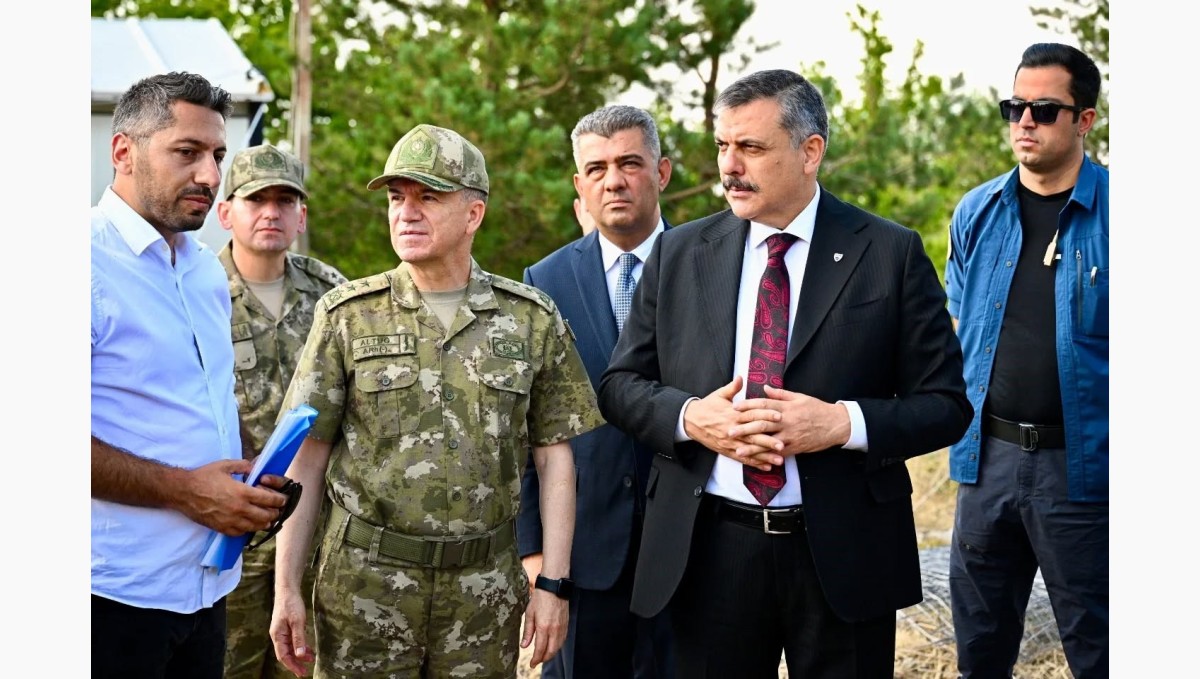 Askeri tesis inşaatlarını incelediler