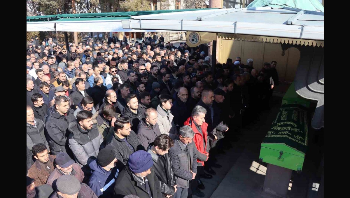 Atalay Özbek son yolculuğuna dualarla uğurlandı