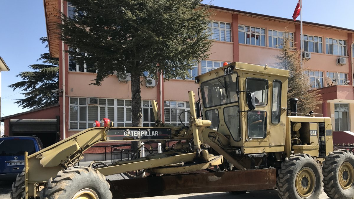 Ataşehir Belediyesi, Arapgir Belediyesine greyder hibe etti