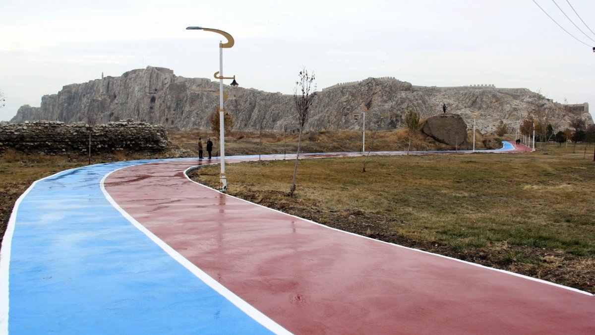 Atatürk Kültür Parkı'na bisiklet ve yürüyüş yolu