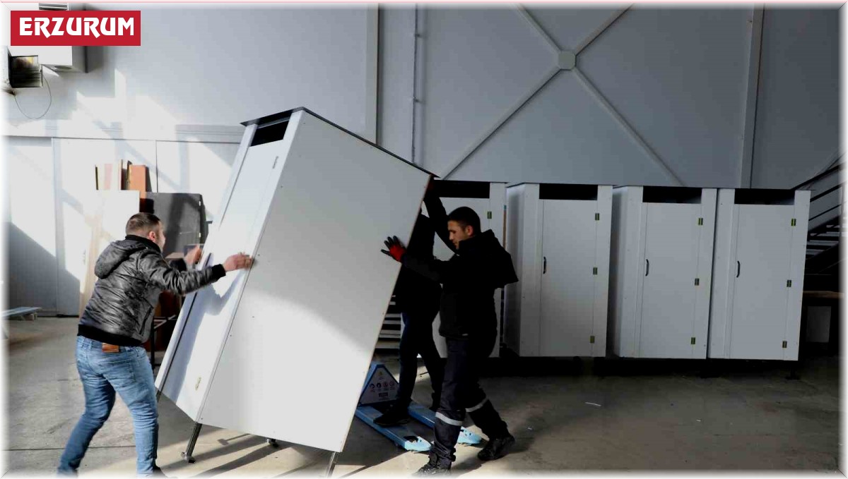 Atatürk Üniversitesi depremzedeler için seyyar tuvalet üretiyor