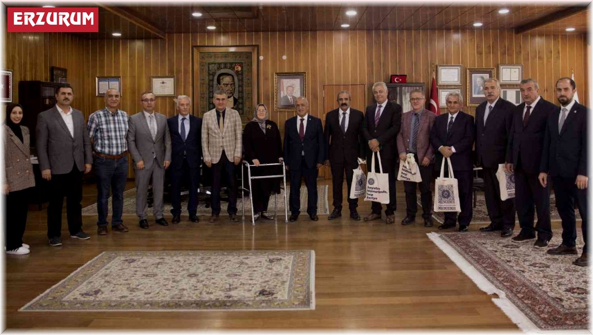 Atatürk Üniversitesi kampüsünde engelsiz üniversite bayrakları dalgalanmaya devam ediyor