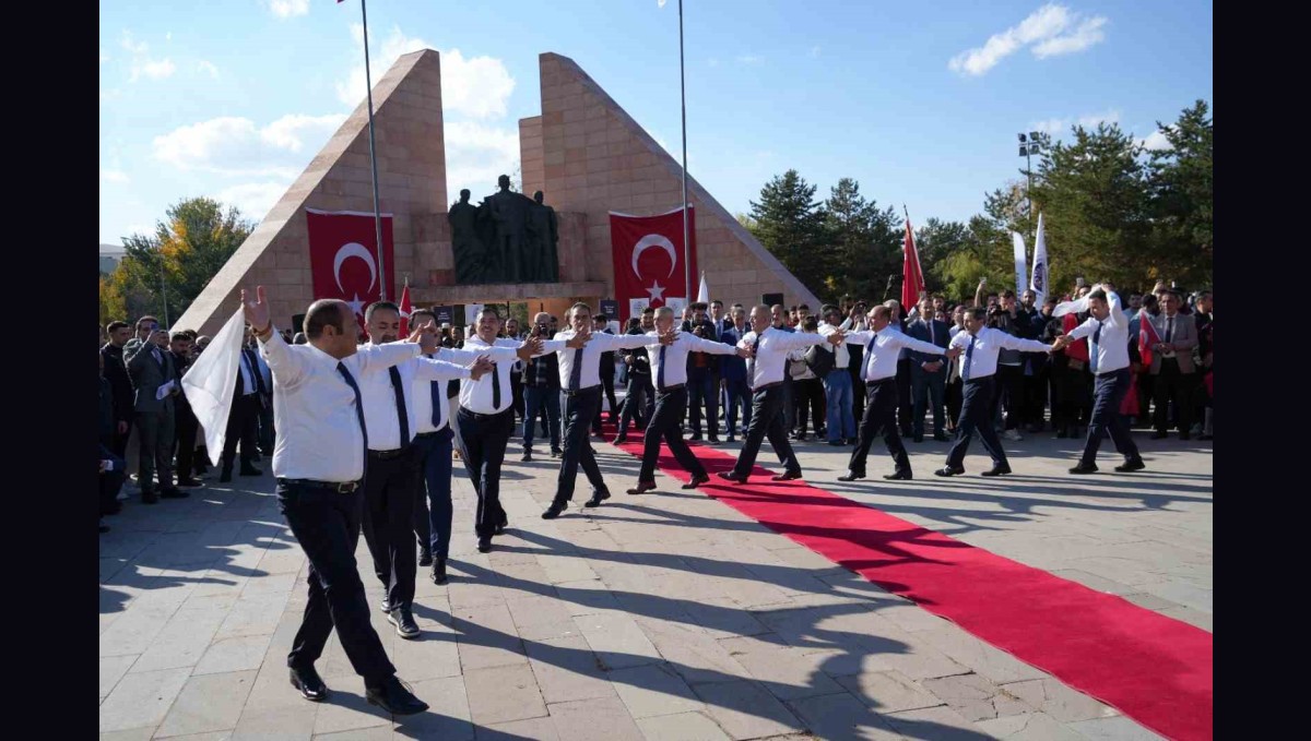Atatürk Üniversitesi'nde akademik yıl açılış töreni heyecanı