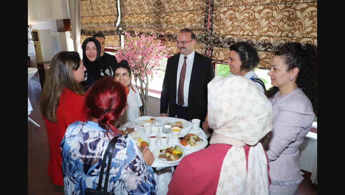 Atatürk Üniversitesi'nde bayramlaşma coşkusu