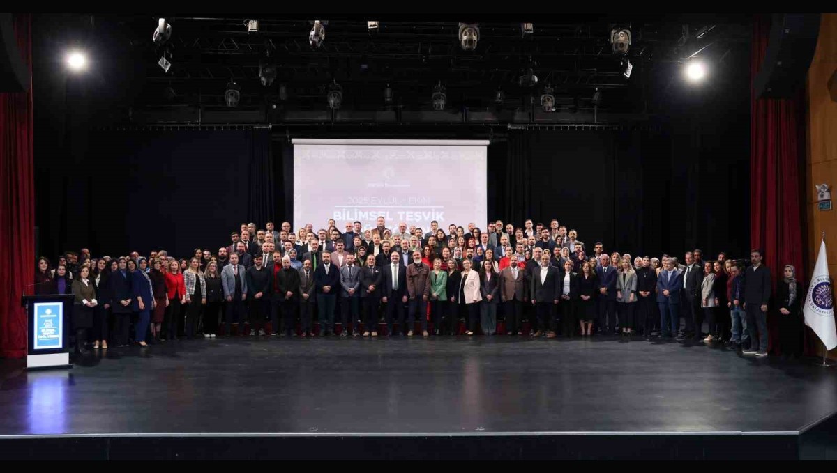 Atatürk Üniversitesi'nde bilimsel teşvik töreni düzenlendi: Başarılı Akademisyenlere ödülleri takdim edildi