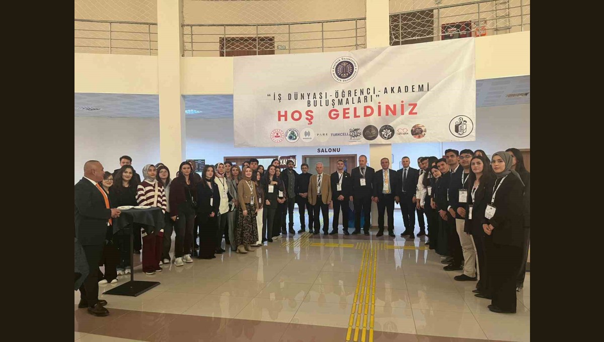 Atatürk Üniversitesi'nde "Ticari Bankacılık" paneli düzenlendi