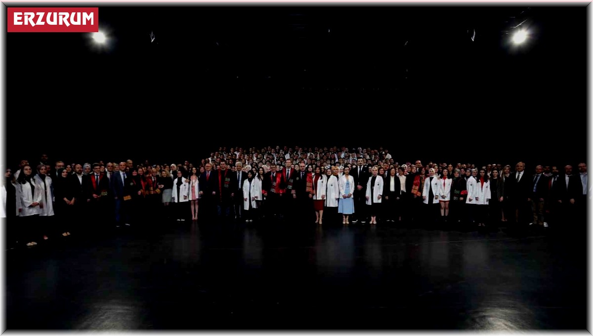 Atatürk Üniversitesi'nde Tıp Bayramı ve geleneksel önlük giydirme töreni