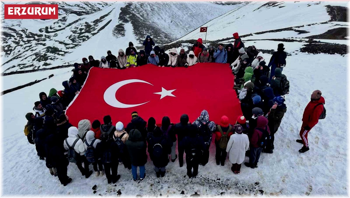 Atatürk Üniversitesi öğrencileri Palandöken'e tırmandı