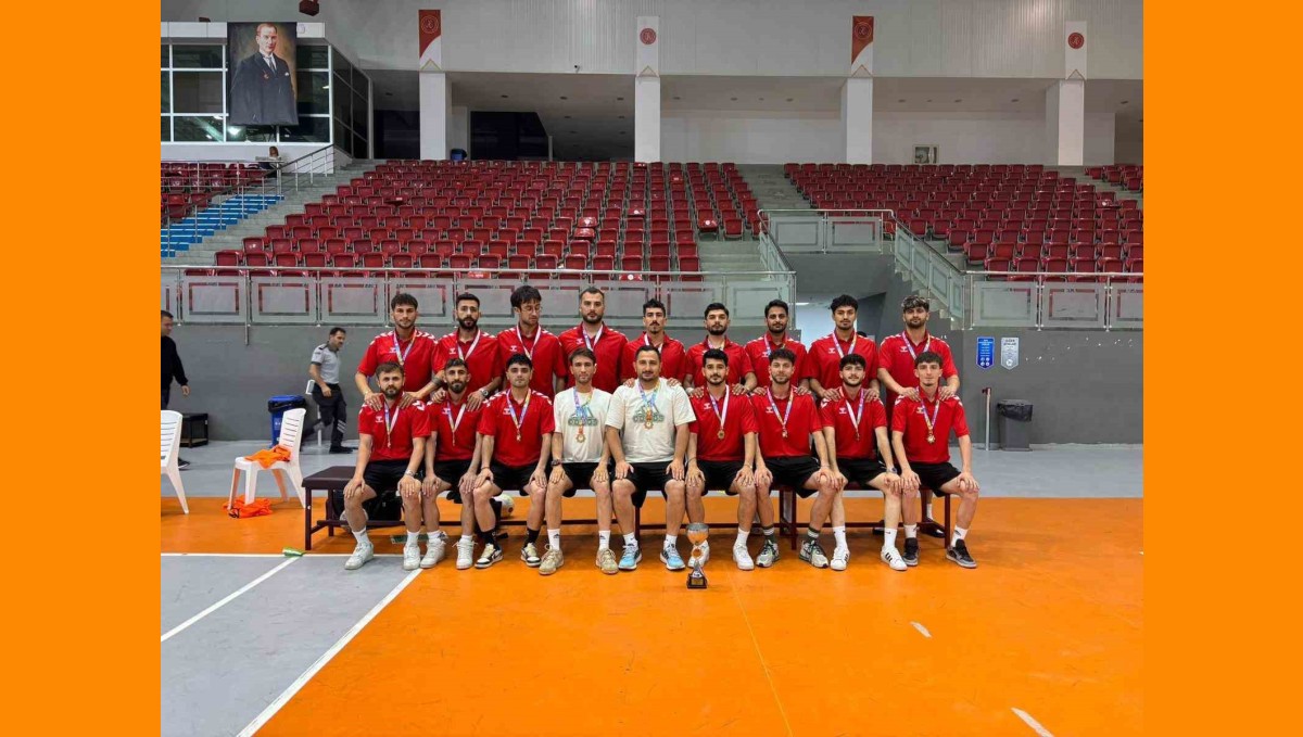 Atatürk Üniversitesi, salon futbolunda da Türkiye Şampiyonu olarak süper lige yükseldi