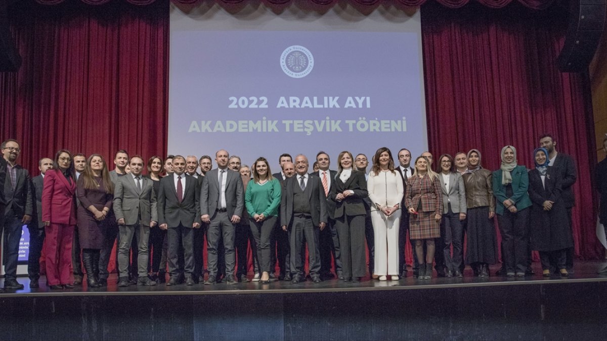 Atatürk Üniversitesinde araştırma faaliyetinde bulunan akademisyenler ödüllendirildi