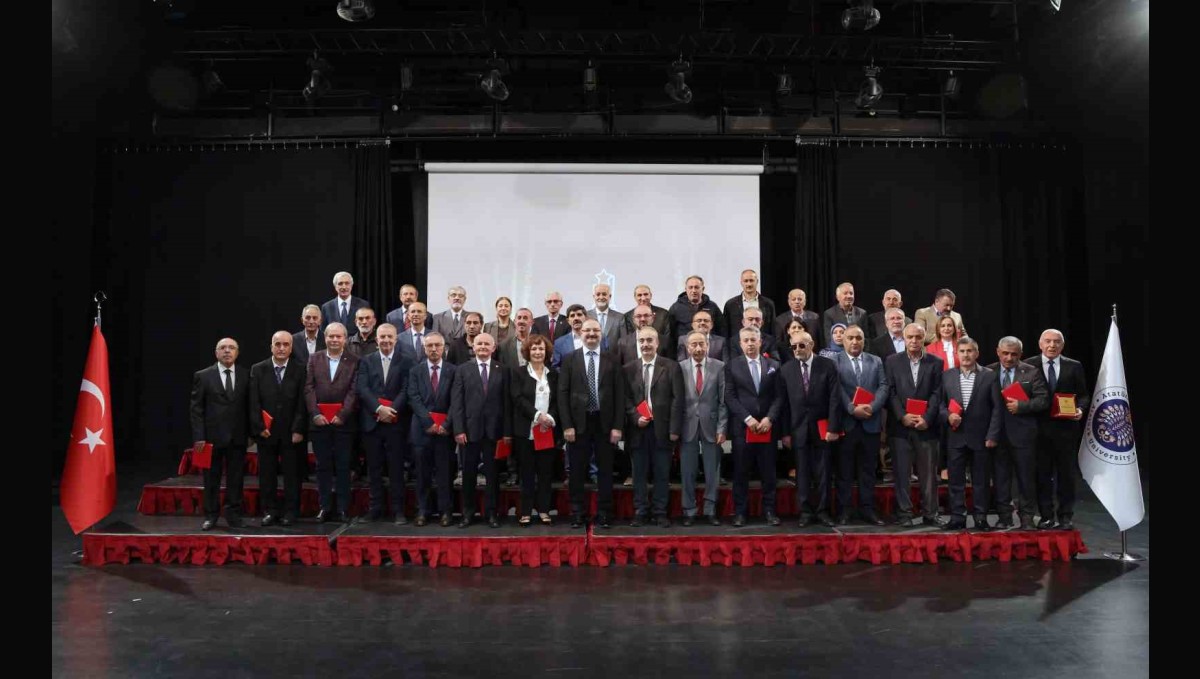 Atatürk Üniversitesinde kurumsal vefa ve hizmet ödülleri ile emek ve vefaya vurgu