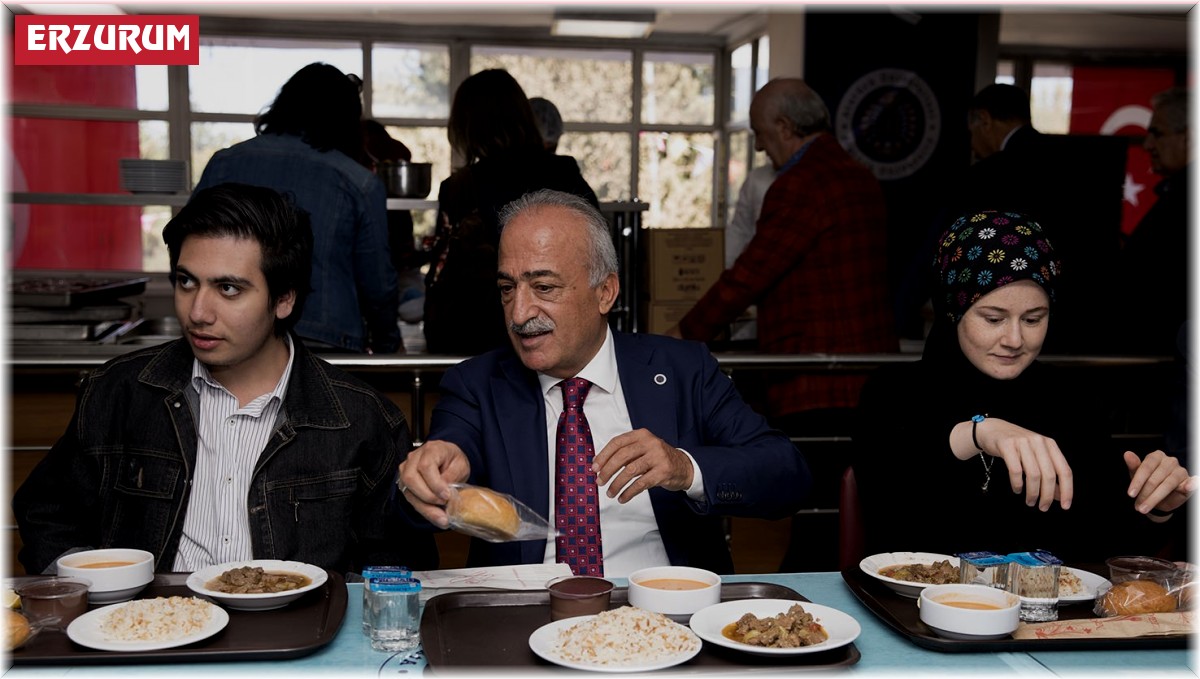 Atatürk Üniversitesinden öğrencilerine ücretsiz iftar yemeği